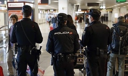 Policía Nacional en el Aeropuerto